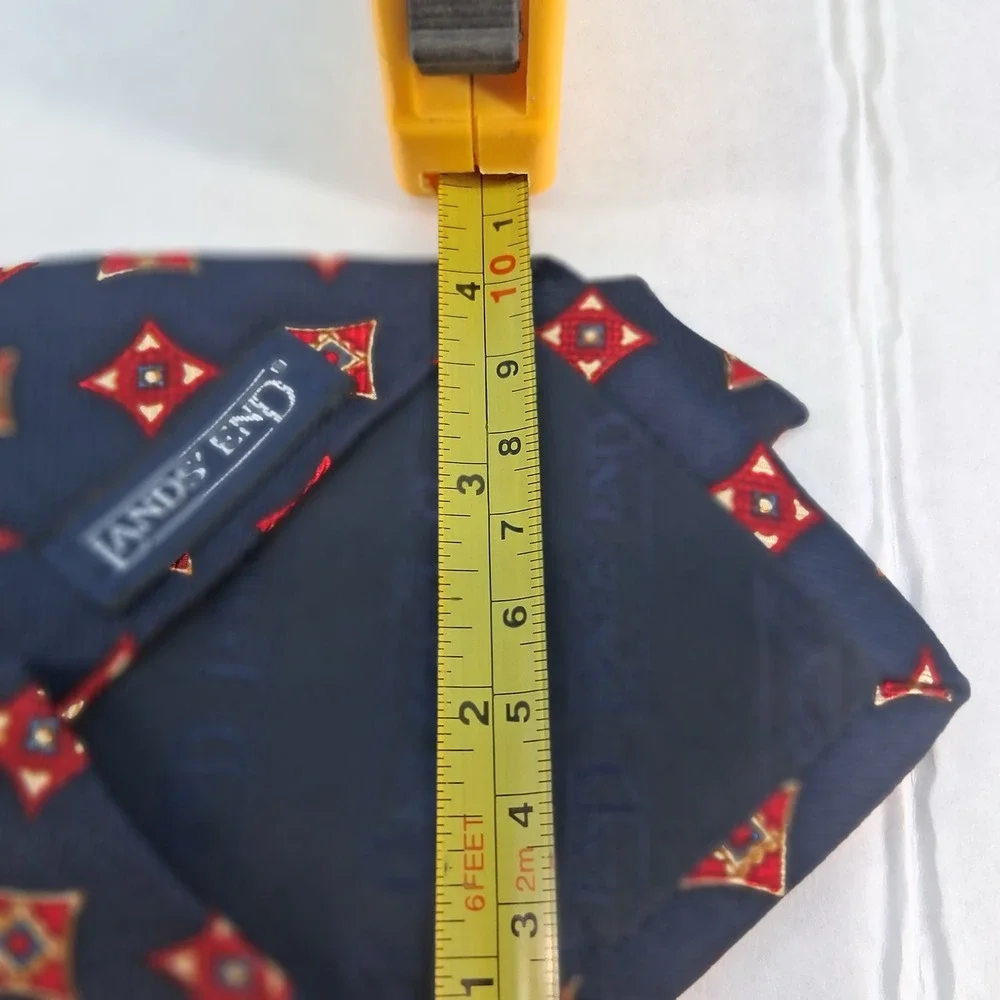 Lands End Necktie Mens OS Navy Blue Silk Geometric Medallion Handsewn USA 58439